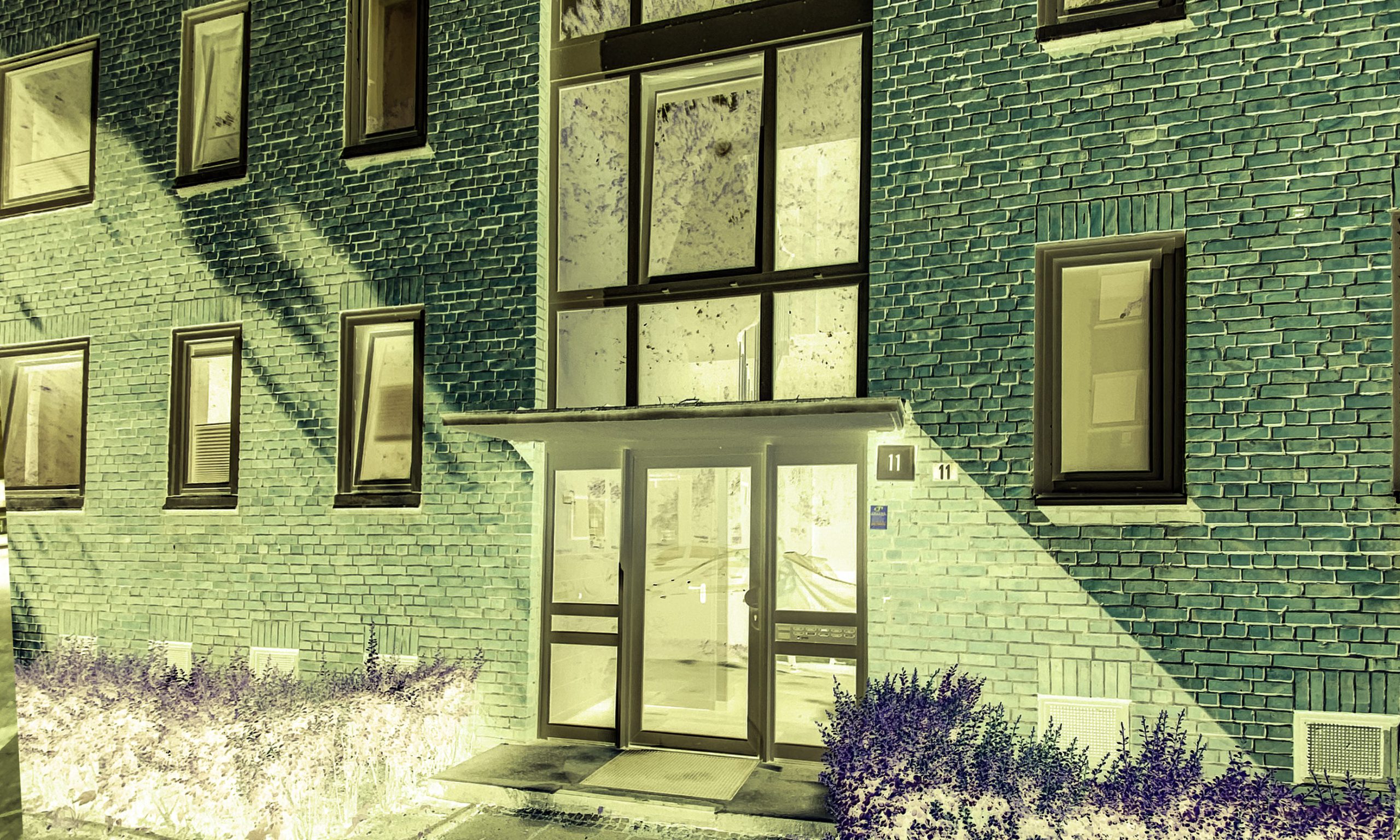 Fassade eines Mehrfamilienhauses